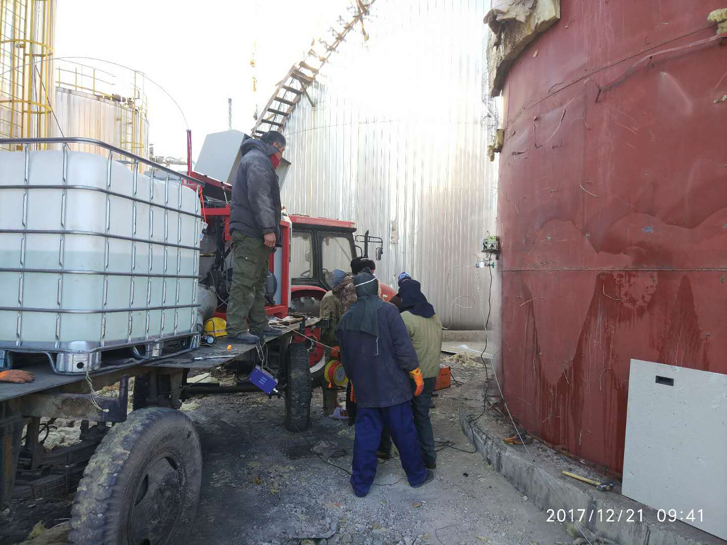 便携式水切割机 磁力小车 切割油罐 便携式水切割机 磁力小车 切割油罐