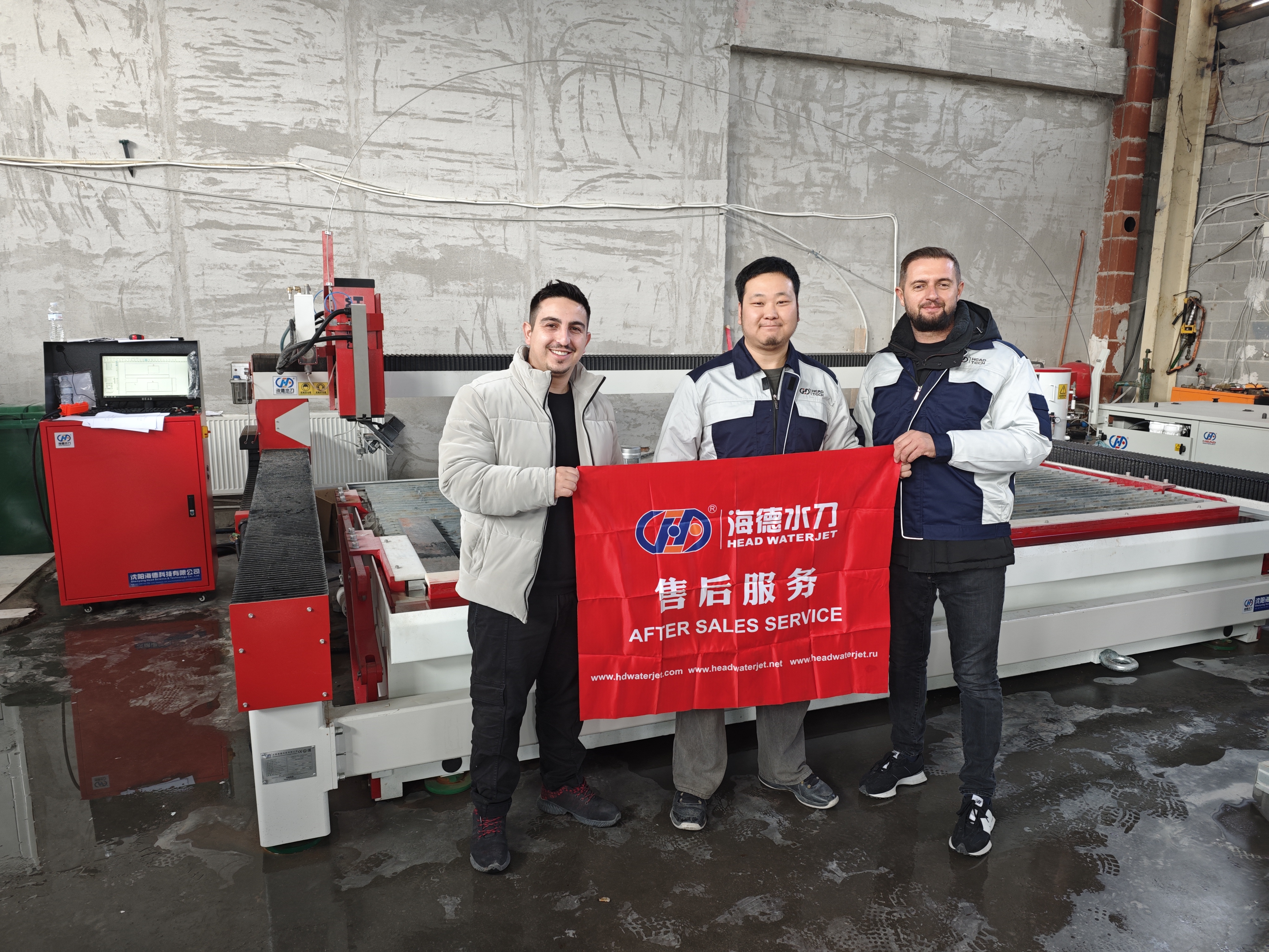 与客户合影 (7) 与客户合影 (7)